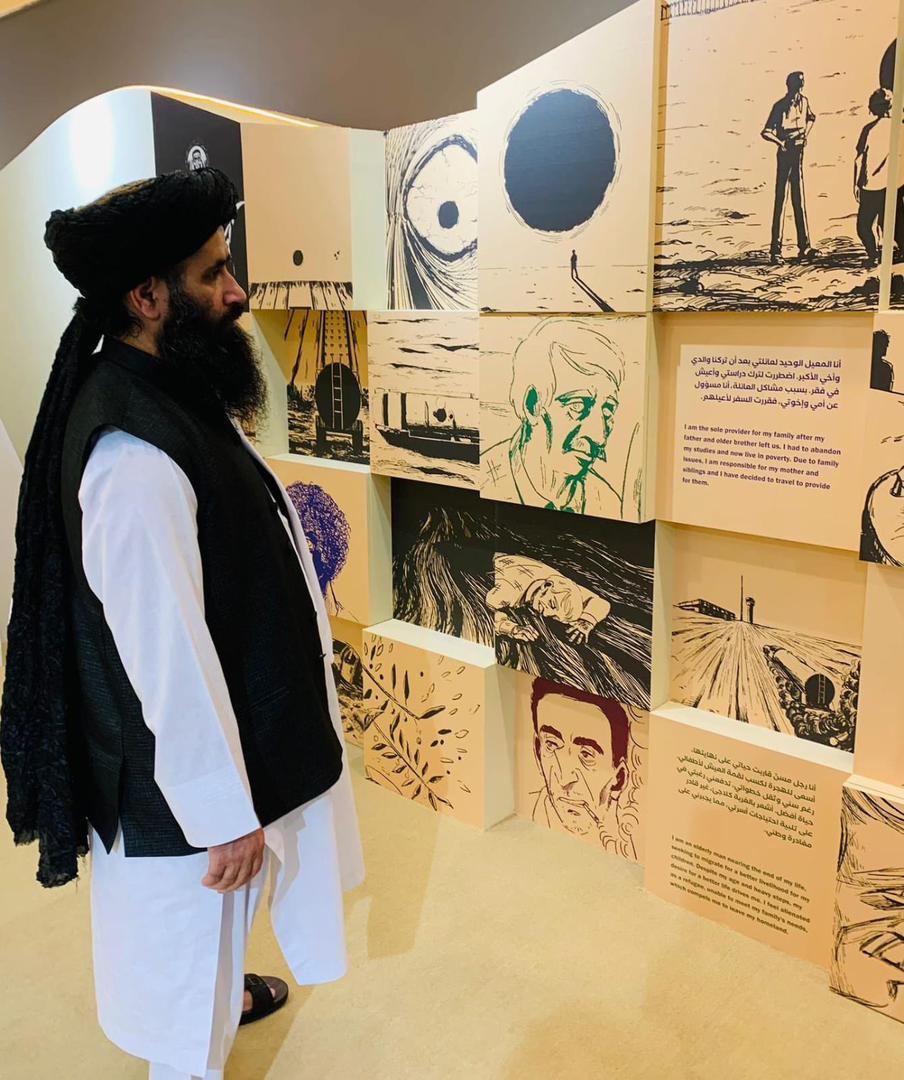 در کابل ممنوع؛ در دوحه سران طالبان از نمایشگاه‌ عکس دیدن می‌کنند