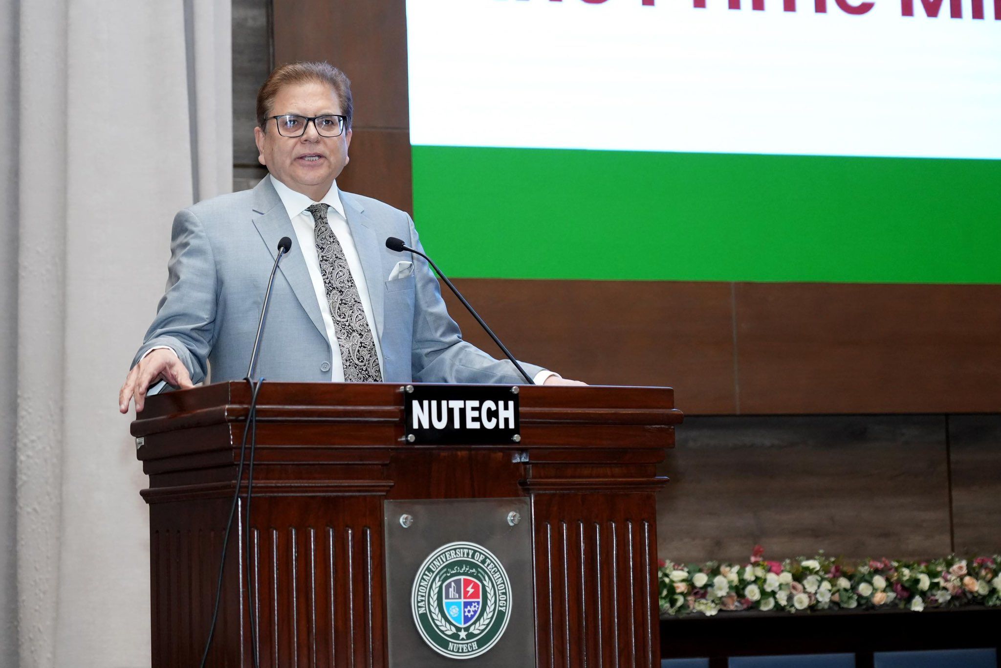 نماینده ویژه پاکستان در امور افغانستان به ایران می‌رود