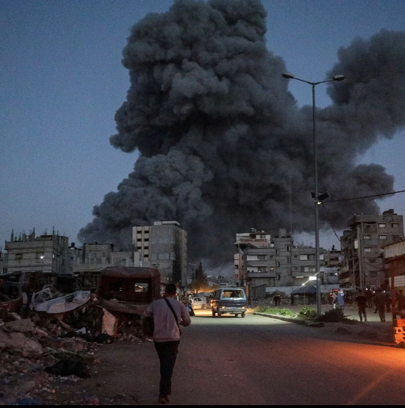 اسراییل په غزه کې پر ښوونځیو هوايي بمبارۍ کې ۳۳ تنه وژلي چې ۱۸ یې ماشومان دي