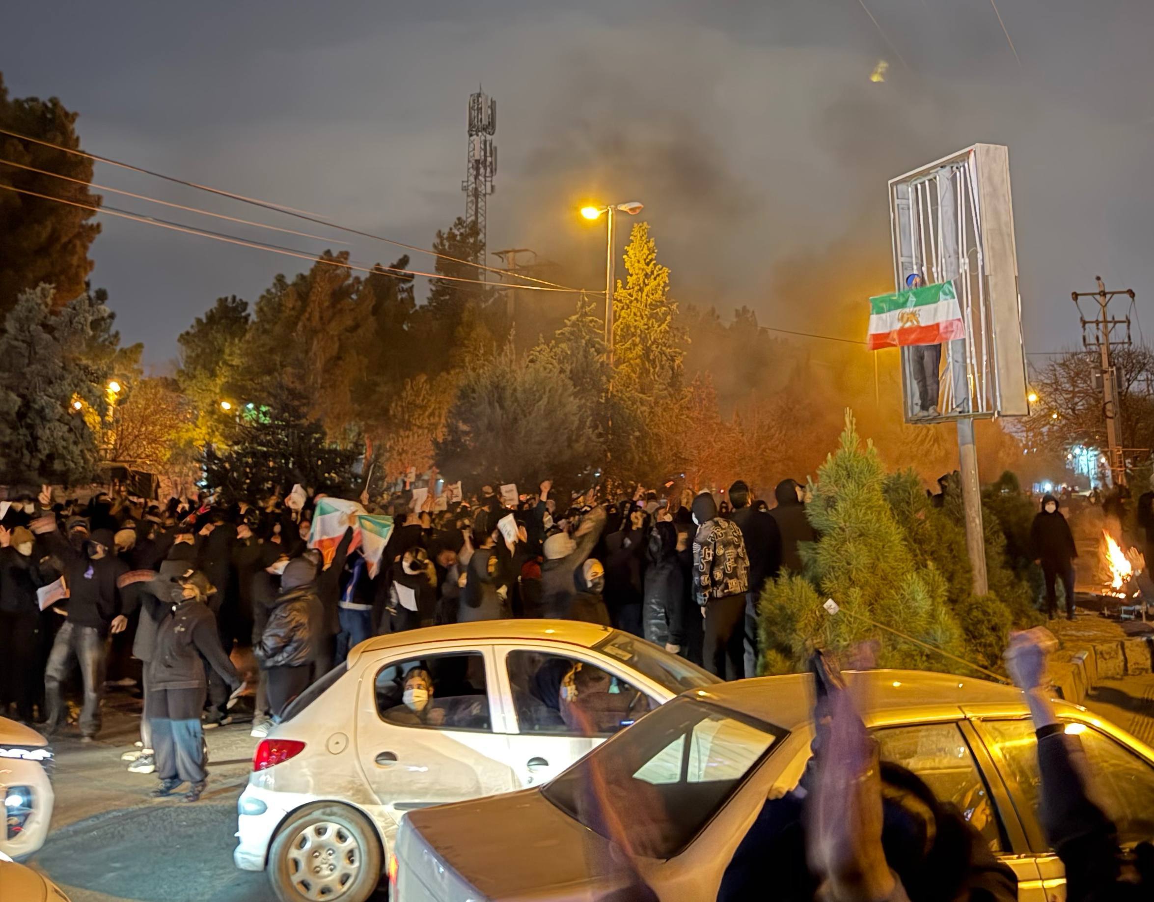 خبرگزاری تسنیم: بیش از صد نیروی امنیتی جمهوری اسلامی در ۱۹ استان کشته شدند