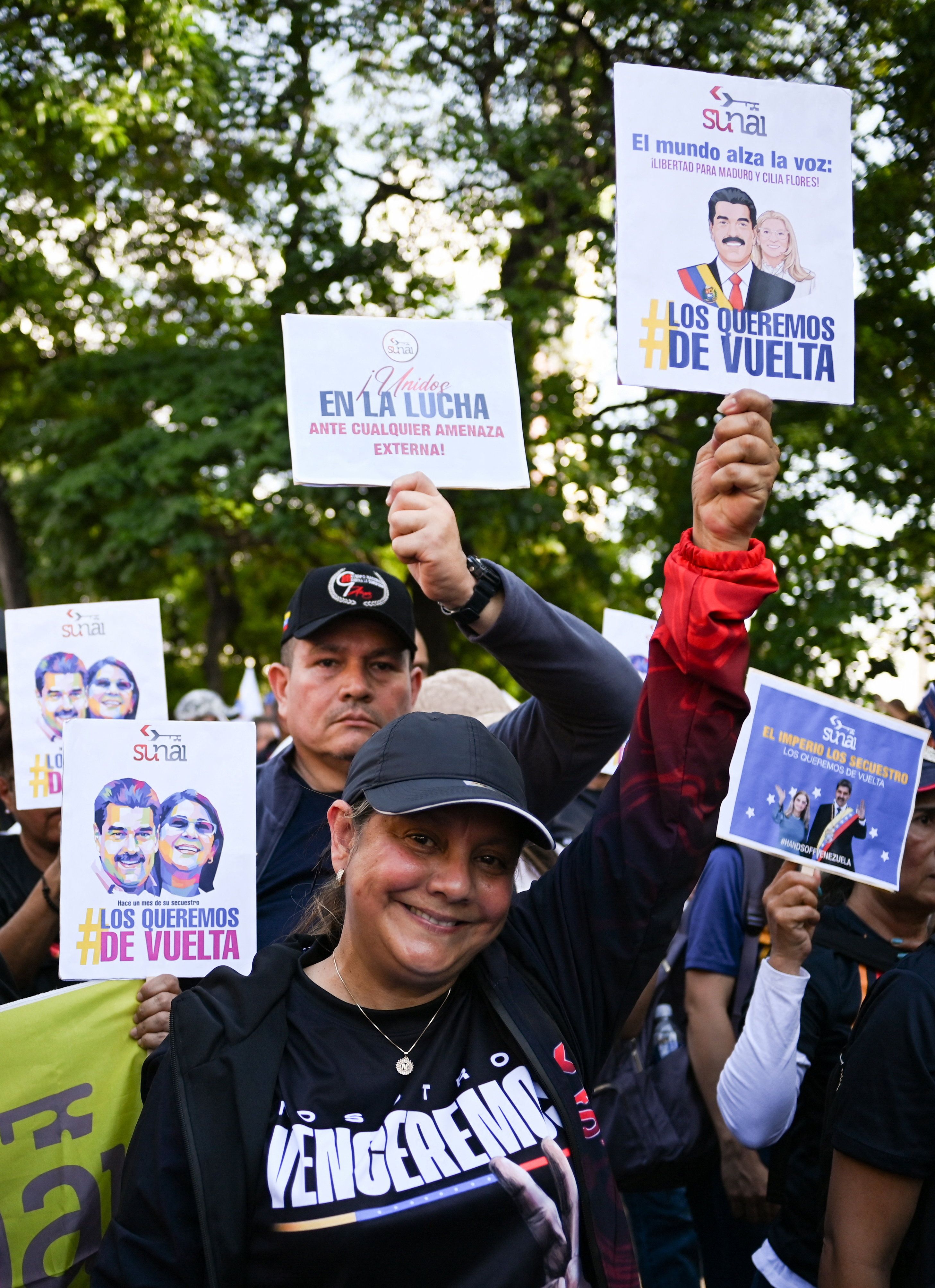 هزاران معترض در ونزوئلا از امریکا خواستند مادورو و همسرش را آزاد کند 