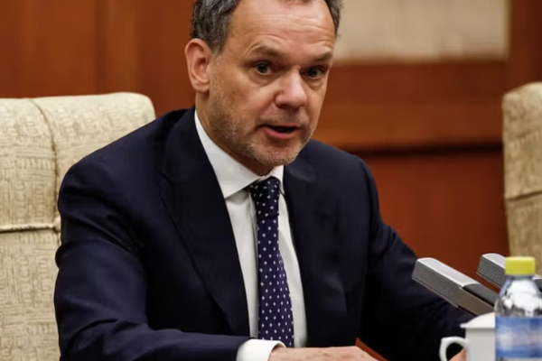 وزير خارجية هولندا يستقيل بعد فشل مساعيه لفرض عقوبات على إسرائيل