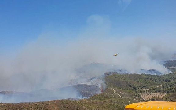 ادامه آتشسوزی در جزیرهای در یونان جهانگردان بیشتری را وادار به ترک این کشور کرد