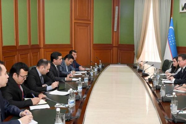 In Tashkent, Uzbek Foreign Minister & UK Ambassador Discuss Afghanistan