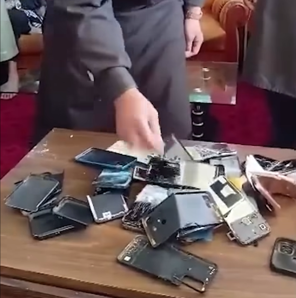 حظر الهواتف الذكية؛ ممثل أفغانستان لدى الأمم المتحدة: لا حكومة تدوم بالقمع والرقابة