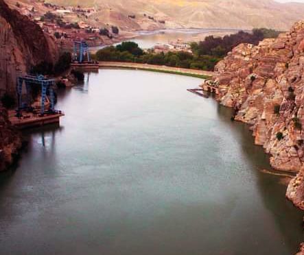 په ننګرهار کې يوې ښځې له خپلو دوو اولادونو سره ځان سیند ته غورځولی