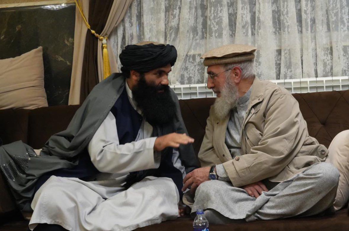 گلبدین حکمتیار در مراسم تشییع جنازه خلیل حقانی در پکتیا شرکت کرد