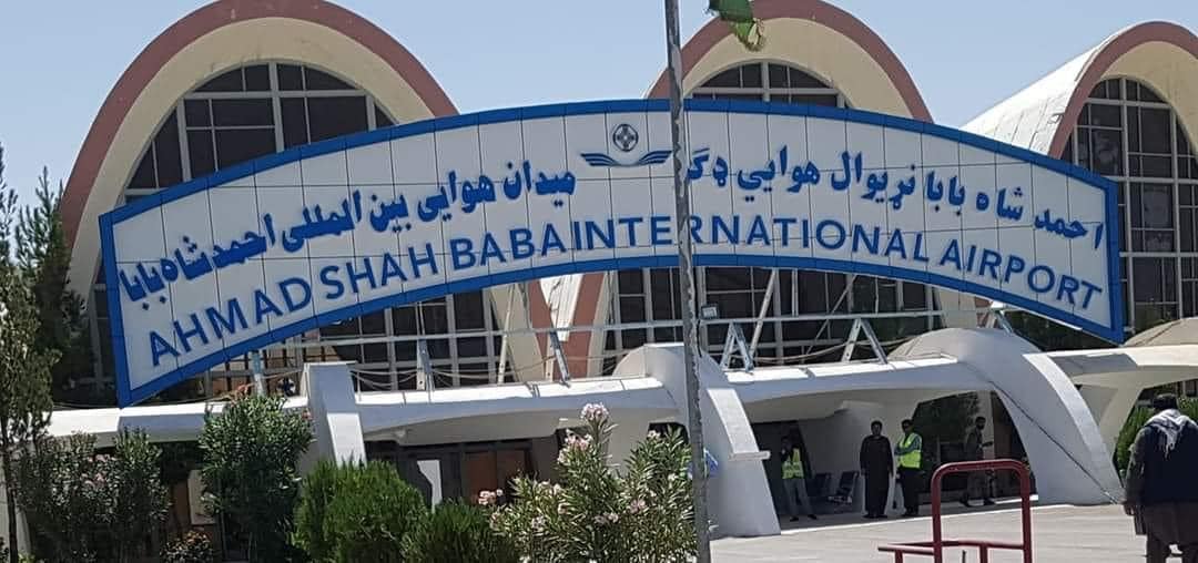 ۳۵ کارمند میدان هوایی قندهار در اعتراض به معاش نگرفتن "استعفا کردند"