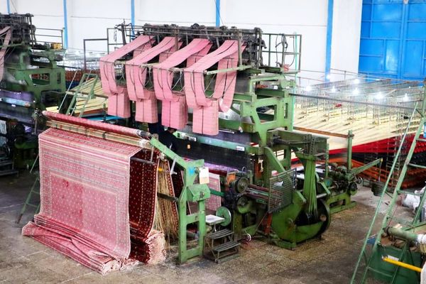 طالبان وايي د هرات صنعتي ښارګوټی د هېواد د غالیو ۴۵ سلنه اړتیا پوره کوي