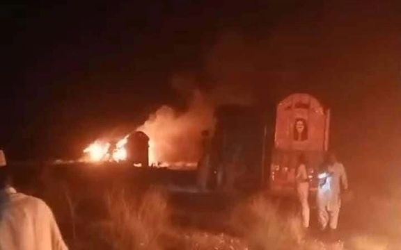 ځايي سرچینې: په بلوچستان کې د ډبرو سکرو پر لاریو برید کې ۴ موټر چلوونکو ته مرګ ژوبله اوښتې