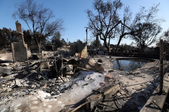 اور او باد؛ «سانتا انا» چټک بادونه د لاس انجلس اورونه لا ژبغړاندي کولای شي