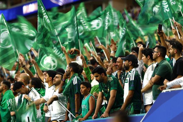فیفا در جام جهانی ۲۰۲۶: پرچمهای دارای نوشتههای مقدس بر زمین گذاشته نمیشوند