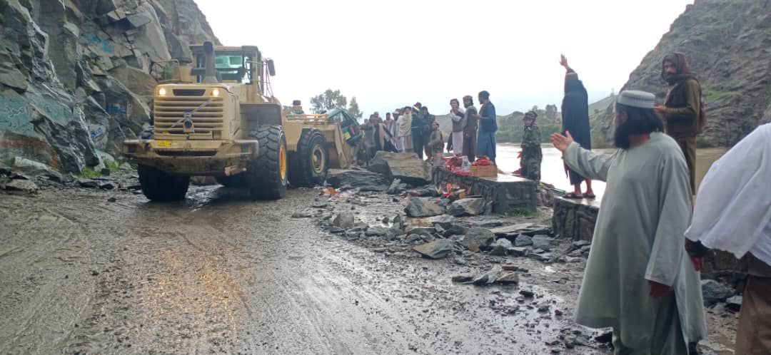 د کابل ـ جلال اباد لویه لاره د غر ښوېدنې له امله د ترافیکو پر مخ تړل شوې