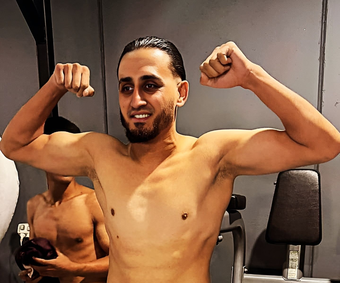 مشت‌زن حرفه‌ای افغانستان مقابل حریفی از اندونیزیا وارد رینگ می‌شود