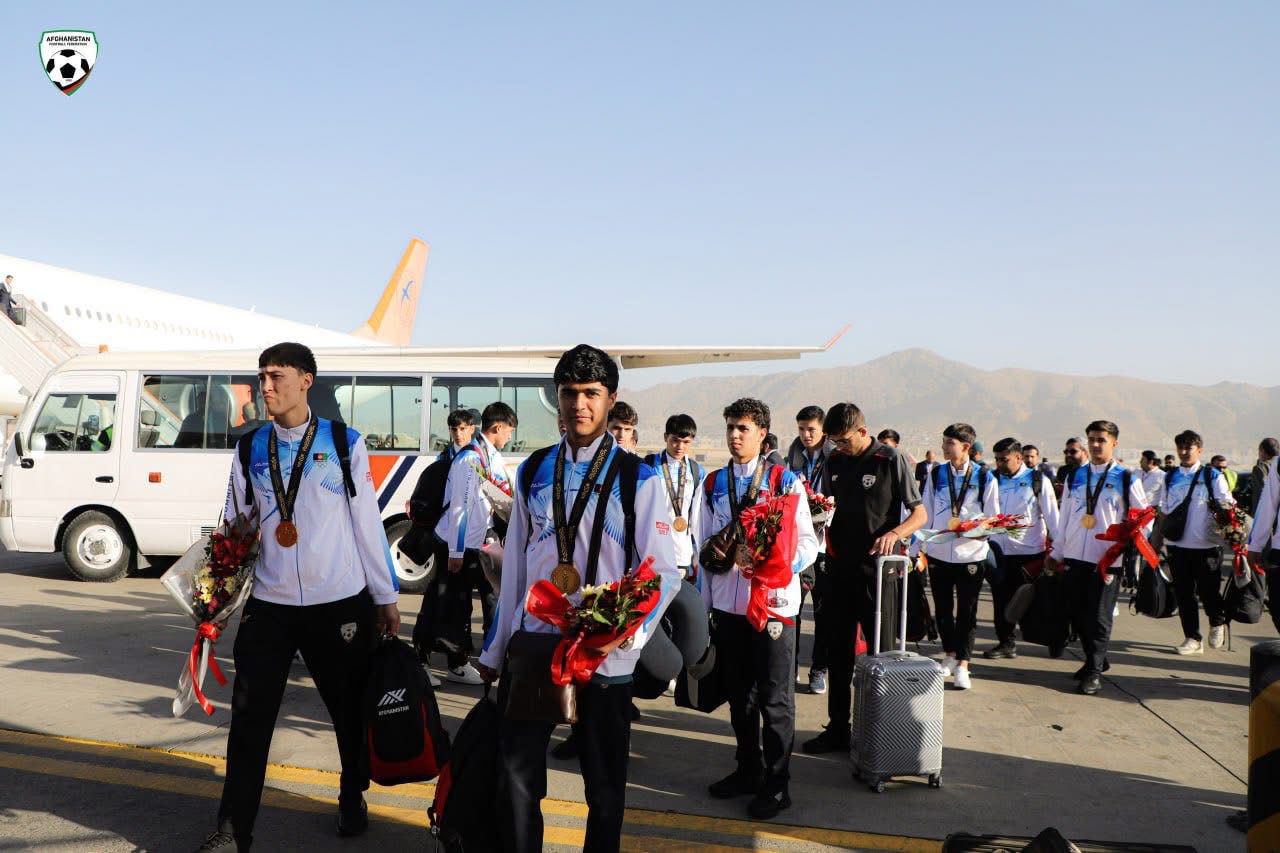 اعضای تیم فوتسال نوجوانان افغانستان در میدان هوایی کابل