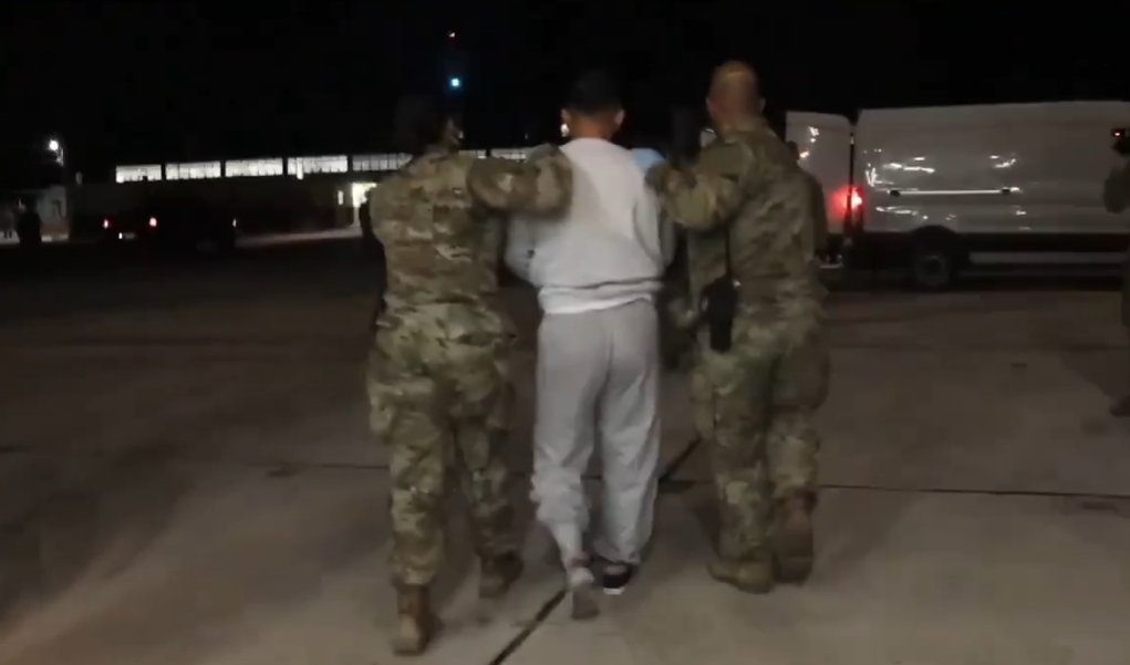 اولین گروه مهاجران 'مجرم' بدون مدرک از امریکا به گوانتانامو رسید