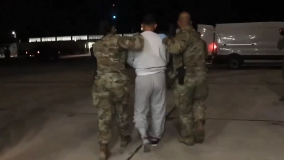 اولین گروه مهاجران 'مجرم' بدون مدرک از امریکا به گوانتانامو رسید