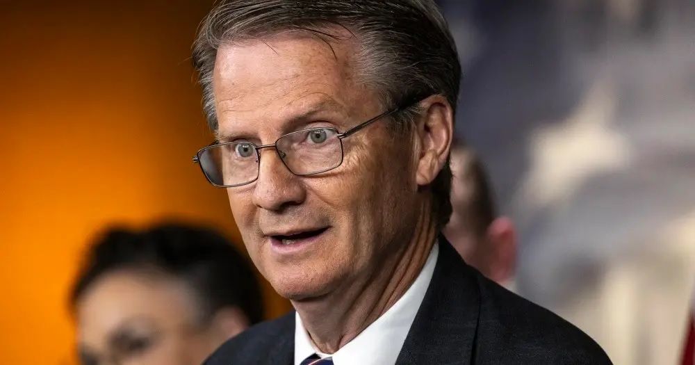 د کانګرس غړی: د طالبانو انټرنېټي بندیز د افغان ښځو، نجونو او ټولنې د ویجاړېدو لامل ګرځي