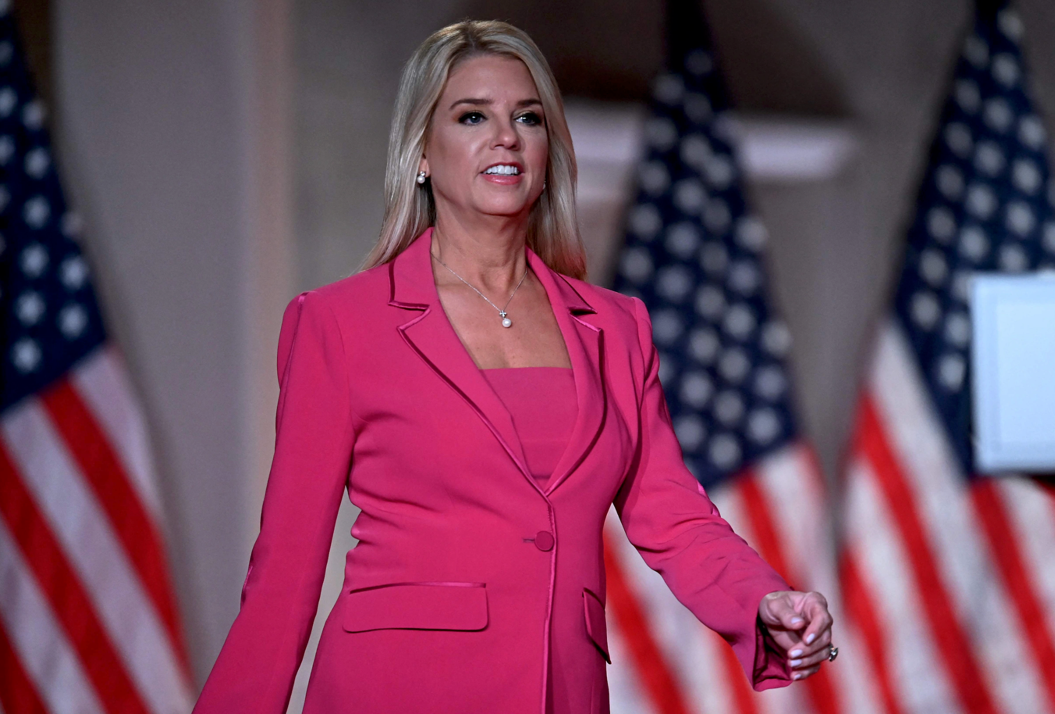 ډونالډ ټرمپ د امريکا لویه څارنواله له دندې ګوښه کړه