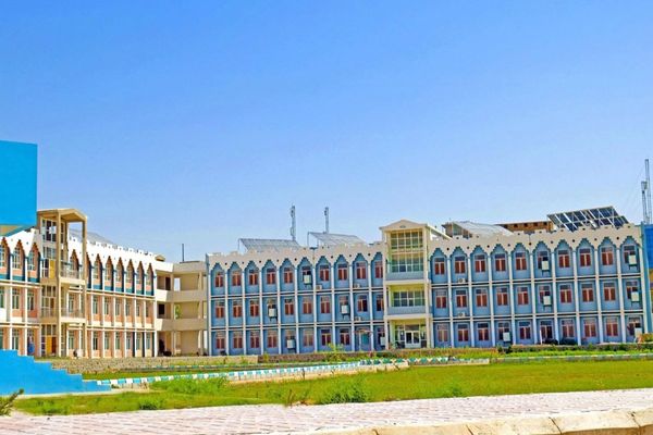 طالبانو د هلمند پوهنتون ۴۰ استادان له دندو ګوښه کړل