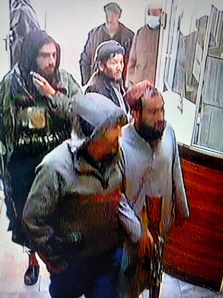 تصاویر اختصاصی؛ افراد مسلح با یونیفرم دولتی فواد پیرزاد، استاد دانشگاه طبی کابل را ربودند