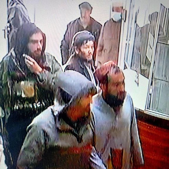 تصاویر اختصاصی؛ افراد مسلح با یونیفرم دولتی فواد پیرزاد، استاد دانشگاه طبی کابل را ربودند