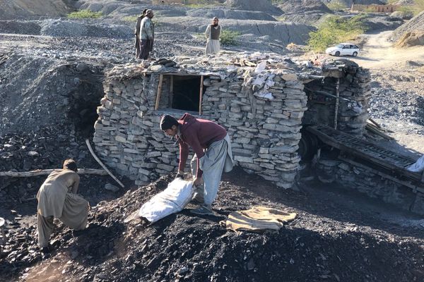 بلوچستان کې د افغان کانکېندونکو ناوړه وضعیت؛ یوازې تېره میاشت ۴ کانکېندونکي مړه شوي