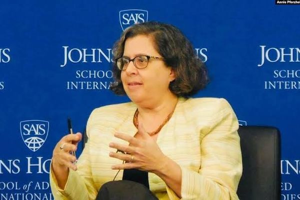 پخوانۍ امریکايي ډيپلوماټه: طالبان دومره پيسې لري، چې د خلکو لپاره خواړه او درمل برابر کړي