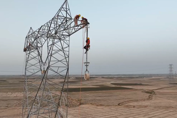 ازبکستان تر ۲۰۲۶ کال پورې افغانستان ته برېښنا ور کوي