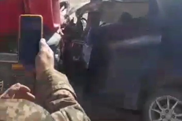 په هرات کې د ټرافیکي پېښو له امله ۵ کسان مړه شوي او ۱۶ نور ټپیان دي