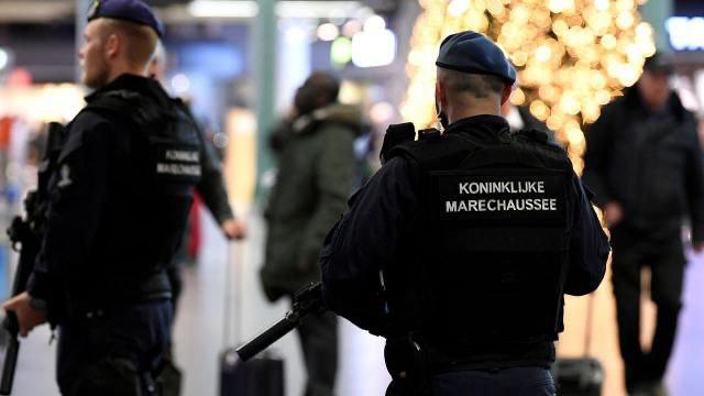 پولیس هالند بیش از ٢٠٠ نفر را در جریان ناآرامی‌های خشونت‌بار سال نو دستگیر کرد