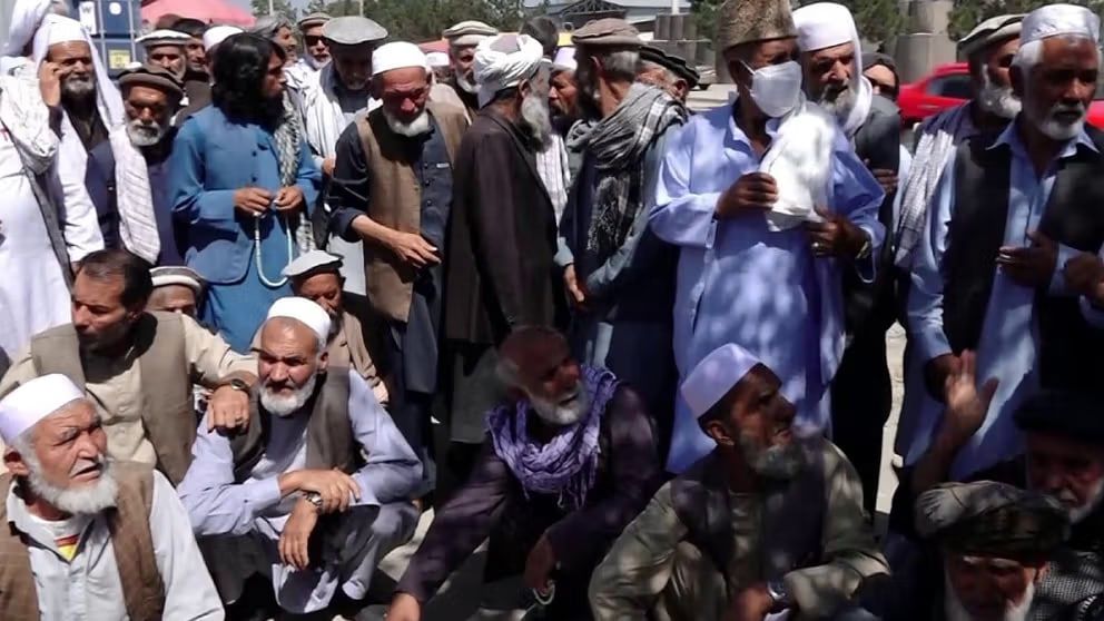 بازنشستگان افغان بار دیگر به پرداخت‌نشدن حقوق شان اعتراض کردند