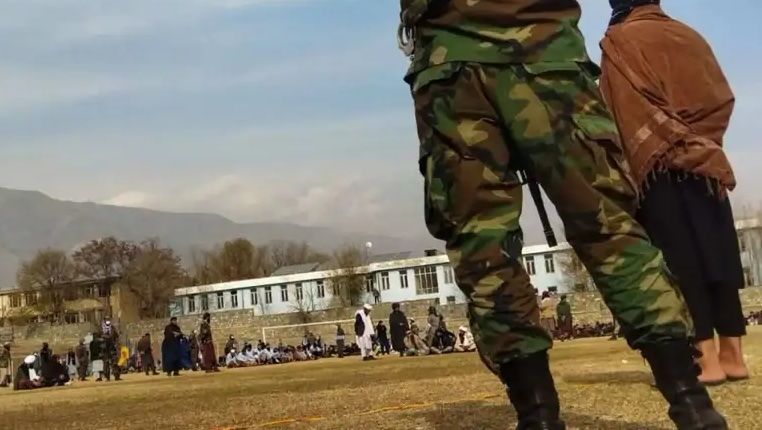 له لوبغالو تر محکمو او زندانونو؛ طالبانو په عام محضر کې د خلکو په درو وهلو پاليسي بدله کړې