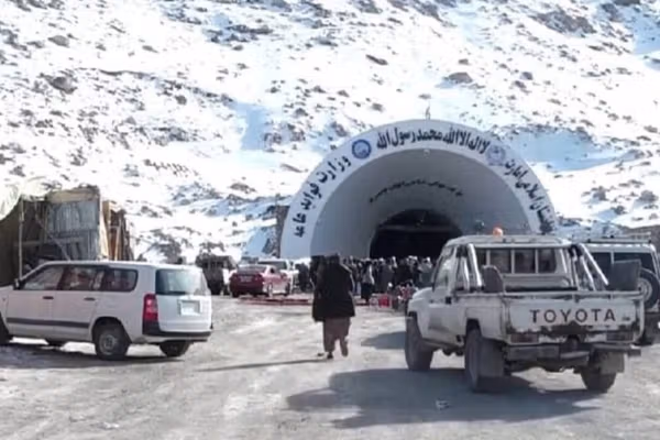 طالبان وایي په سالنګ کې بند پاتې هېوادوال او موټرچلوونکي خوندي ځایونو ته لیږدول شوي