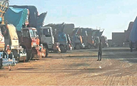 طالبان از لغو افزایش مالیات بر میوه افغانستان از سوی پاکستان خبر داد