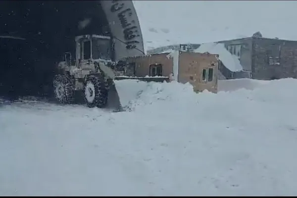شاهراه سالنگ به دلیل برفباری سنگین بسته شد