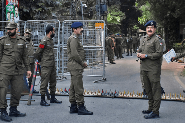 په راولپنډۍ کې پاکستاني پولیسو ۱۱۰ افغانان د جبري اخراج مرکزونو ته لېږدولي