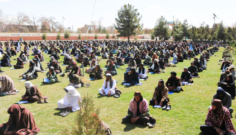 طالبانو په ښوونځيو کې د جذب لپاره له نېږدې ۸ زره وسله والو ازموينه واخيسته