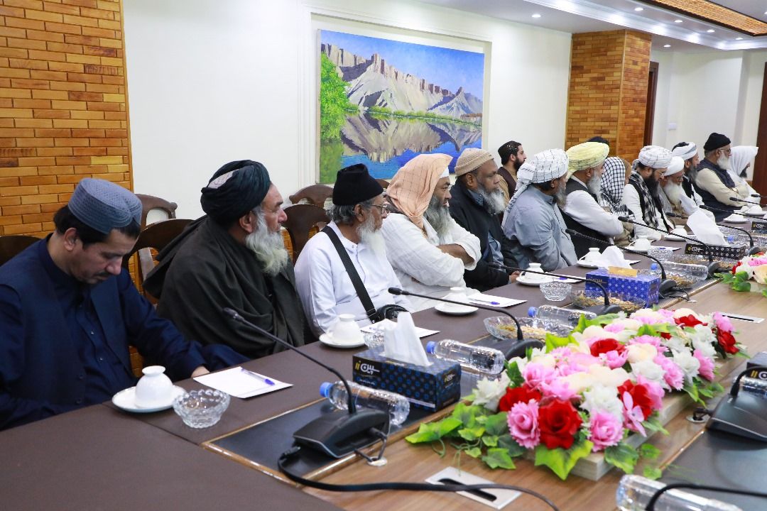 ملا برادر وايي طالبانو مدرسې تقویه کړې او په ښوونیز نصاب کې یې «پاموړ اصلاحات» راوستي