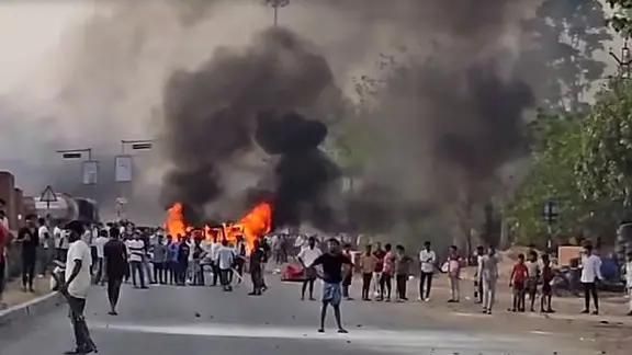 په لوېدیځ بنګال کې د «وقف قانون» تعدیل پر ضد لاریونونو کې درې کسان وژل شوي