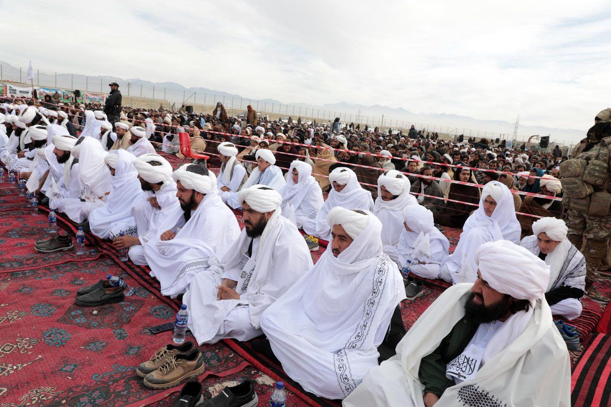 د طالبانو د خواله رسنیو فعال وايي، له مدرسو تازه فارغ کسان به راتلونکي کې دوکانداران وي