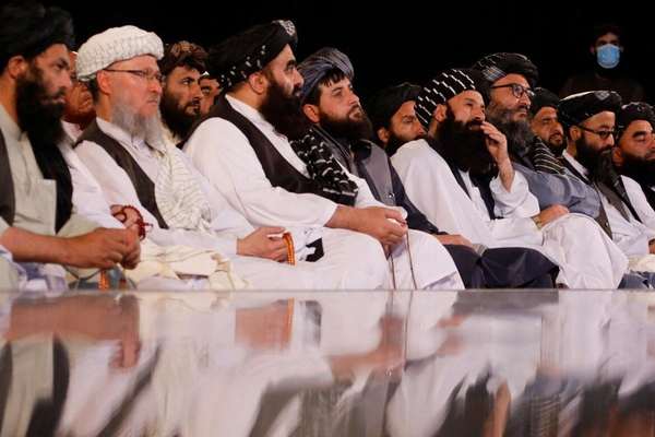 ذبیحالله مجاهد: حکومت طالبان به دلایل سیاسی به دست سرپرستان اداره میشود