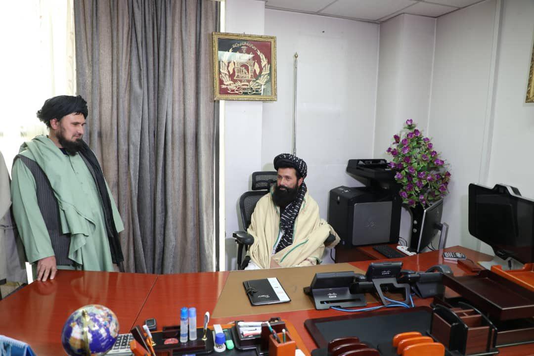 زندانی سابق؛ معاون رئیس ارتش طالبان زیر پرچم افغانستان به کار آغاز کرد