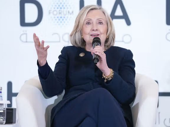 هېلري کلېنټن: طالبانو افغانستان د ښځو پر وړاندې د کرکې په یوه نړۍوال سمبول بدل کړی دی