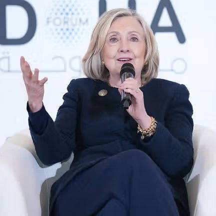 هېلري کلېنټن: طالبانو افغانستان د ښځو پر وړاندې د کرکې په یوه نړۍوال سمبول بدل کړی دی