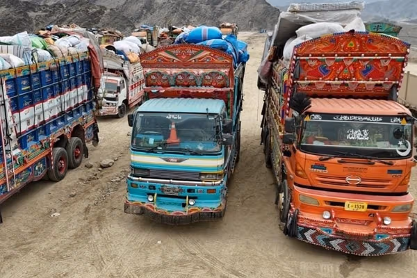 تېره ورځ له ایران او پاکستان نه ۷۵ کورنۍ افغانستان ته جبري ستنې شوې دي