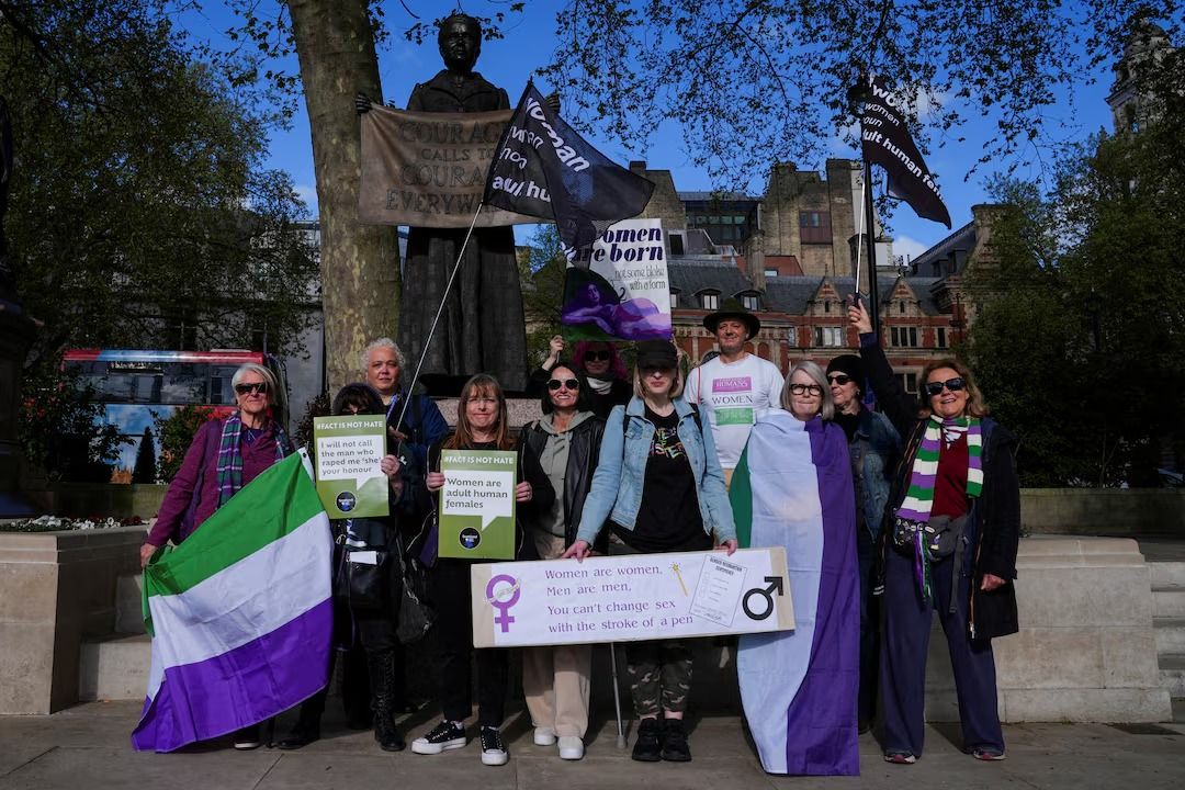 دیوان عالی بریتانیا حکم داد که افراد ترنس از نظر قانونی «زن» محسوب نمی‌شوند