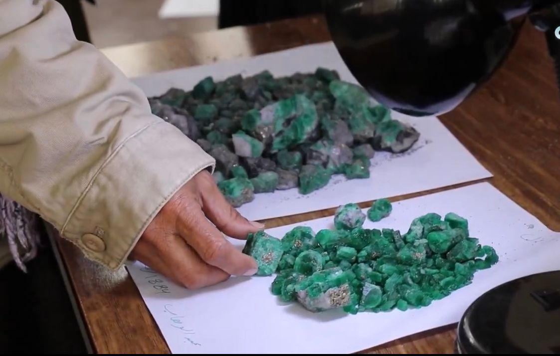 طالبانو په پنجشېر کې څه باندې ۴زره قیراطه زمرد پلورلي