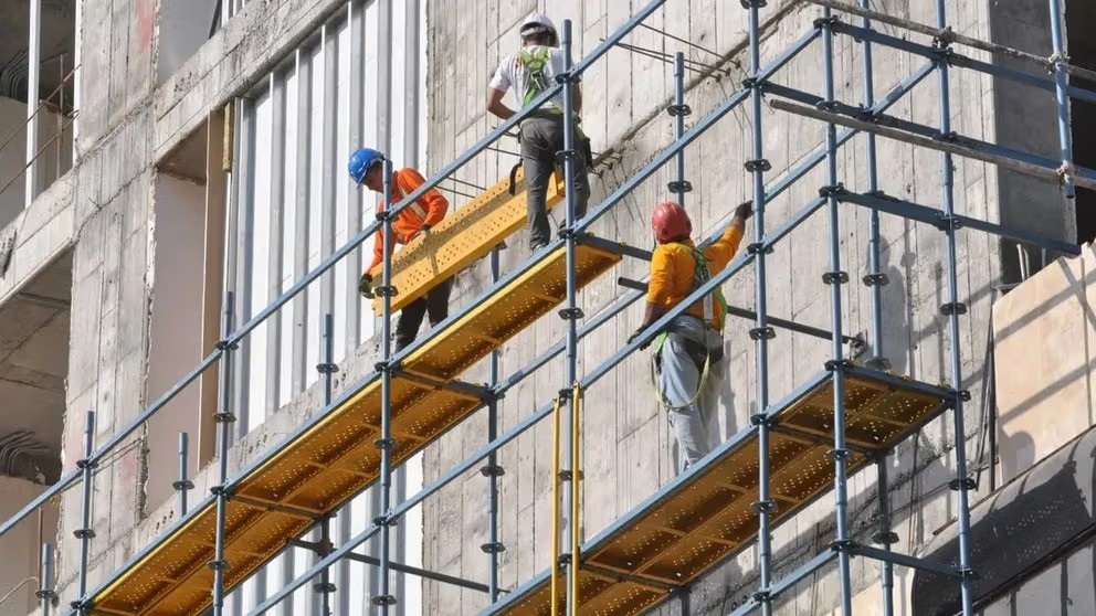 عضو في البرلمان الإيراني: خروج العمال الأفغان غير ممكن ولا منطقي