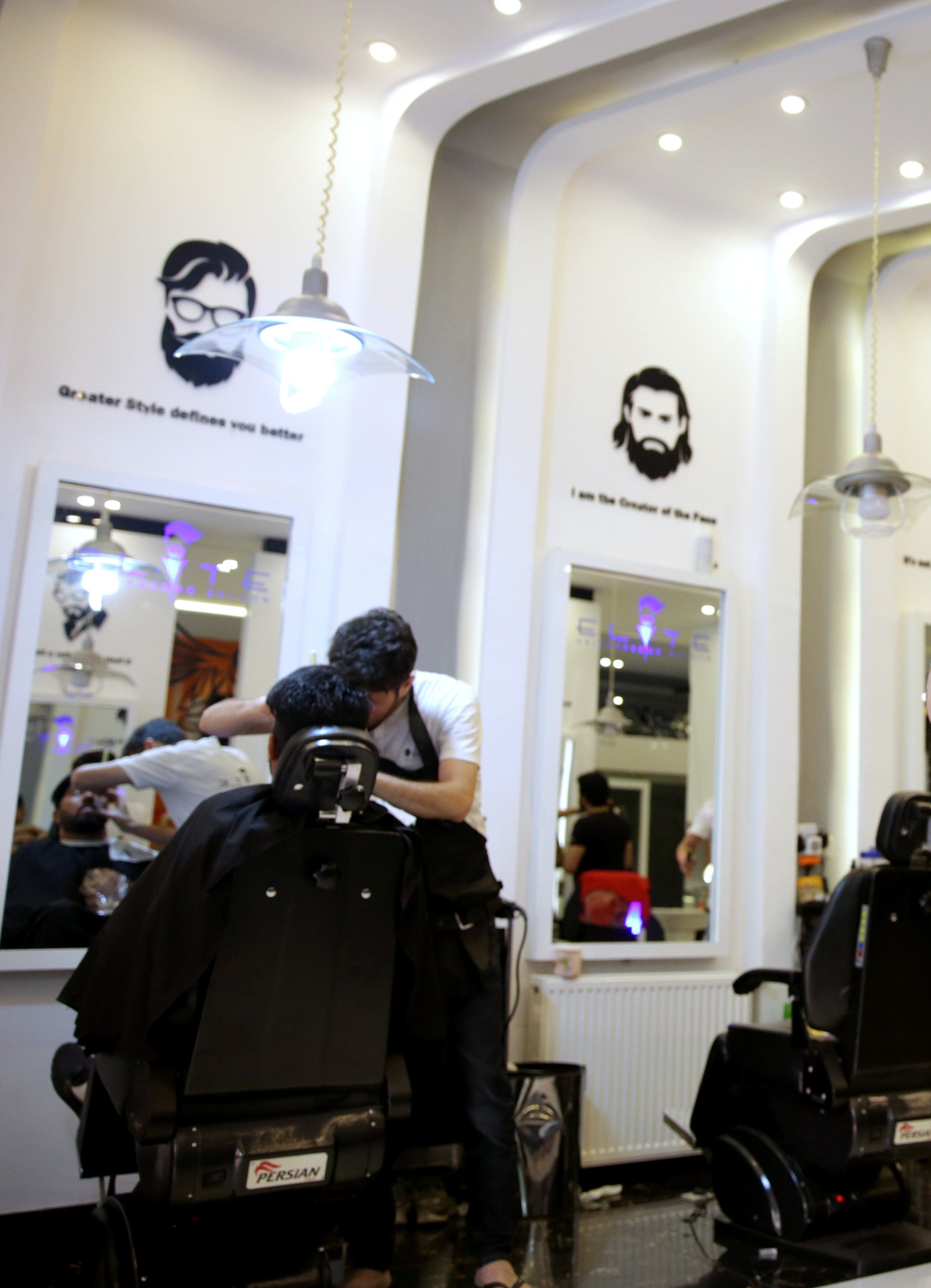 فرمان طالبان به سلمانی‌های هرات: ریش کمتر از "یک قبضه" و مو "خلاف شریعت" نباشد